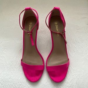 Dream Paris 3” suede heel hot pink